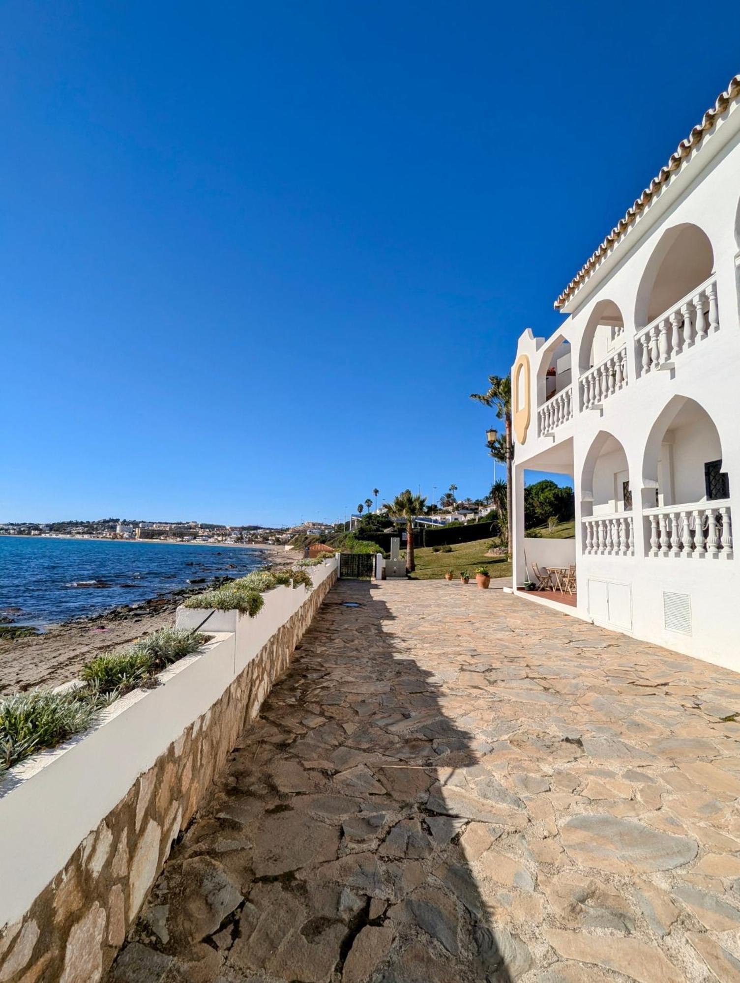 Rise & Shine Beachfront La Cala Ла-Кала-де-Михас Экстерьер фото